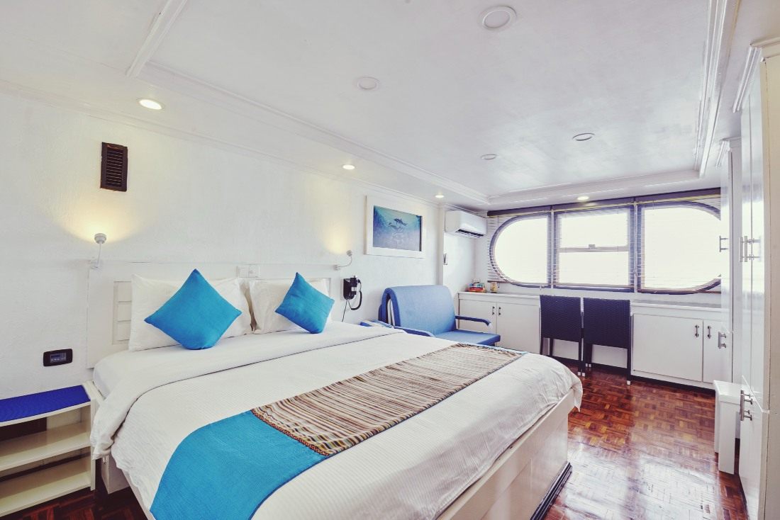 Upper Deck Deluxe Cabin