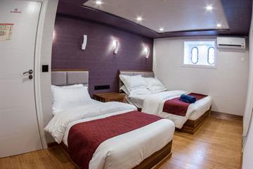 Lower Deck Twin