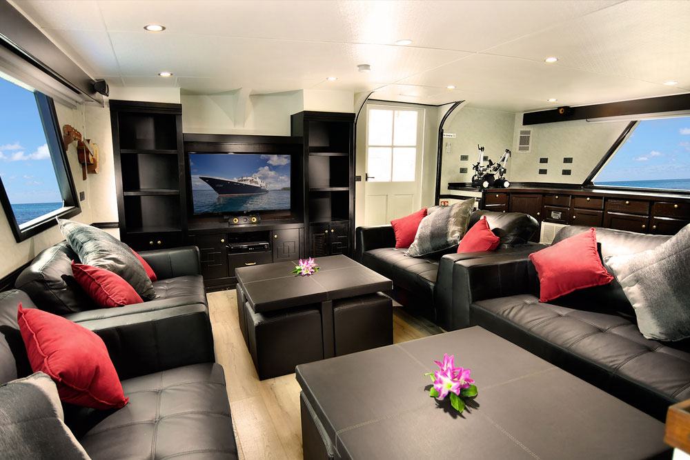 Solomons Master Liveaboard photo 3