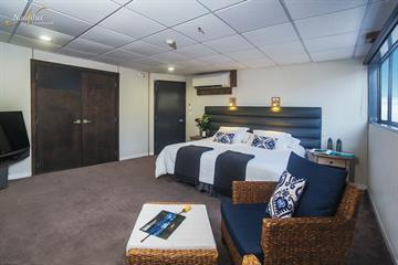 Premium Suite