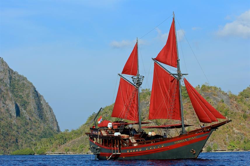Manta Mae Liveaboard photo 2