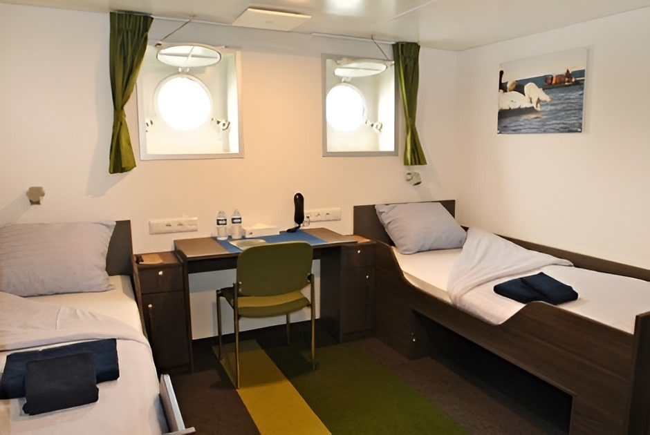 Twin Porthole