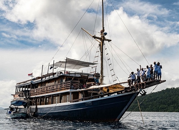 Mari Liveaboard