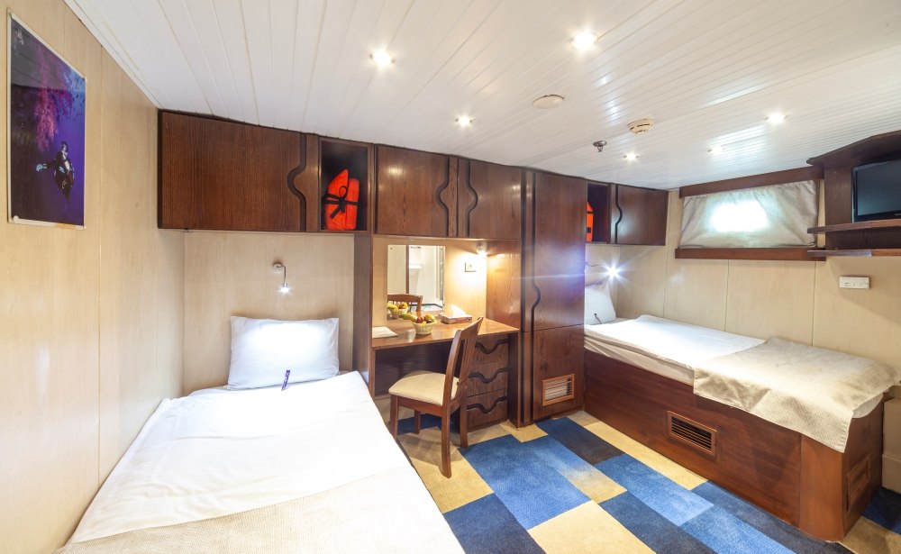 Standard Twin Cabin